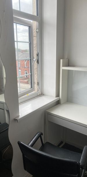 Room in a Shared House, Walmersley Road, BL9 - Photo 1
