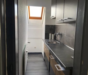 Schöne geräumige 2-Zimmer im Dachgeschoss einer Jugendstilvilla - Photo 3