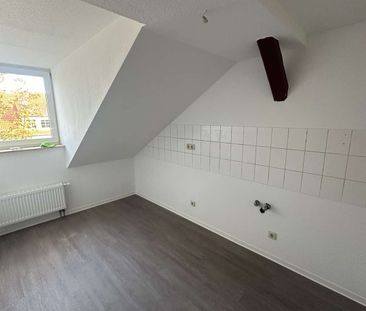 Renovierte 3-Raum-Wohnung im DG in ruhiger Lage! - Photo 1