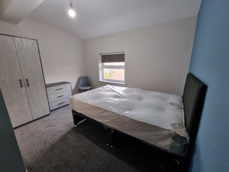 4 Bed Student Accommodation - Photo 4