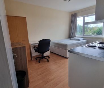 Studio Flat, Sunny Gardens Parade, NW4 - Photo 3