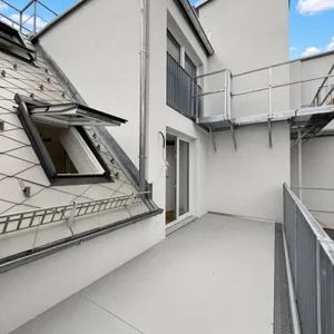 Dachgeschossmaisonette mit großem Balkon Top-Erstbezug - Photo 2