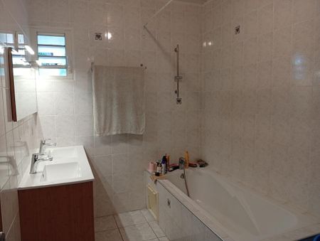 Location Maison 3 pièces 78m² LA RIVIERE 97421 - Photo 4
