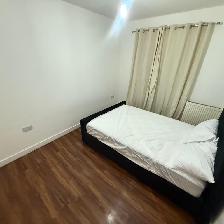 1 bedroom in a house share to rent - Photo 1