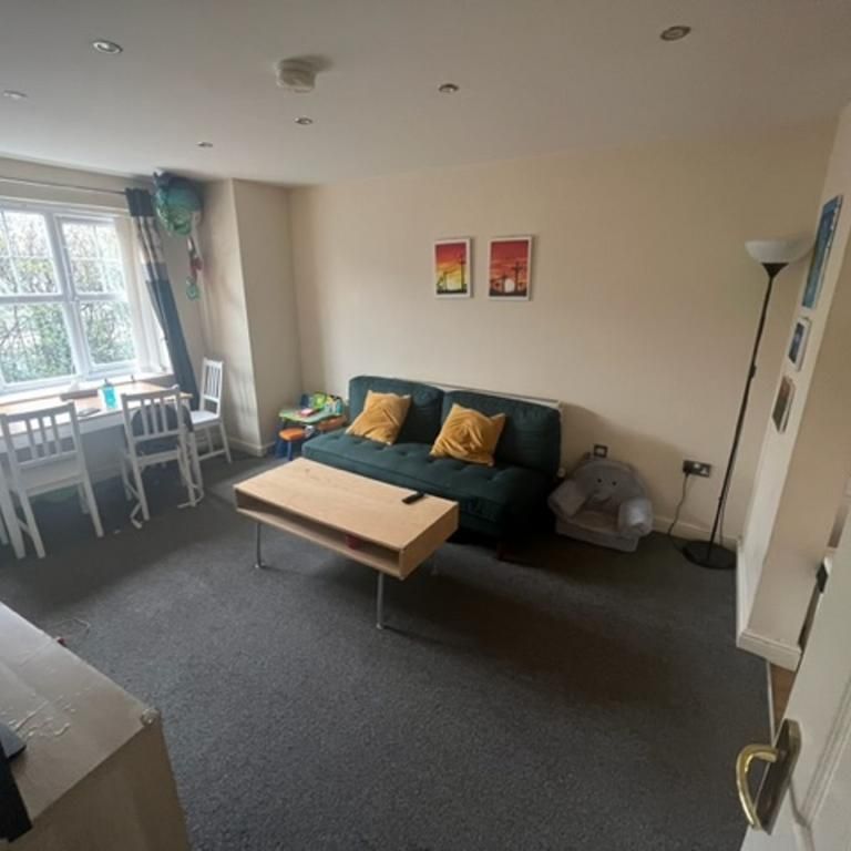 2 bedroom ground floor flat to rent - Photo 1