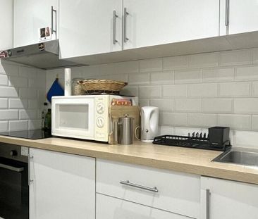 Appartement te huur in Antwerpen voor € 790 met 1 slaapkamer - Foto 3