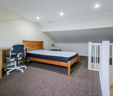 5 bedroom end of terrace house to rent - Photo 4