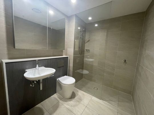 Modern Fully Furnished 1-Bedroom Plus Study Apartment in the Heart of Waterloo - Photo 1