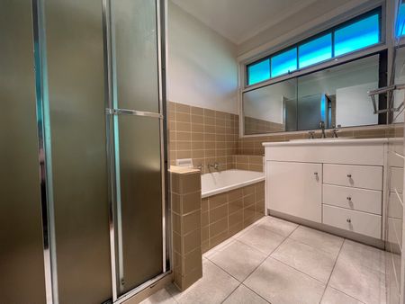 LOVELY THREE BEDROOM UNIT - 6 OR 9 MONTH LEASE - Photo 2