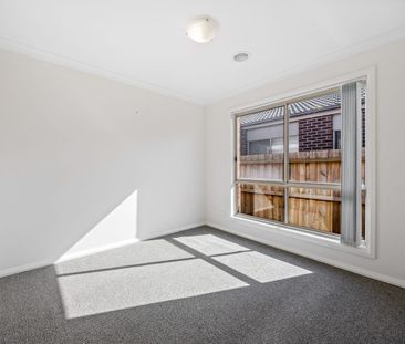 Spacious Home In Warralily Estate - Photo 3