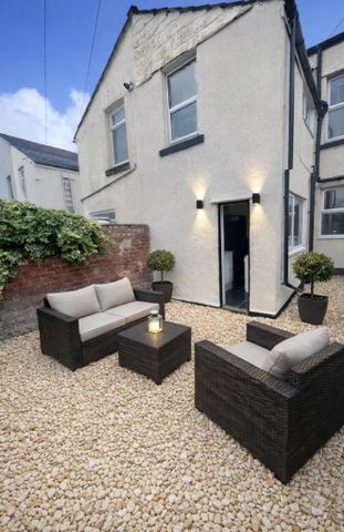 Beautifully presented Ground Floor Flat with off road parking. - Photo 5