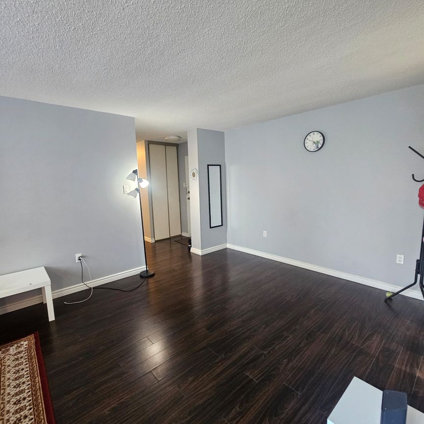 For Lease - 3590 Kaneff Crescent Unit# 506, Mississauga, Ontario - Photo 1