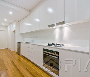 Modern One bedroom + study Apartment with a fabulous location - Photo 1