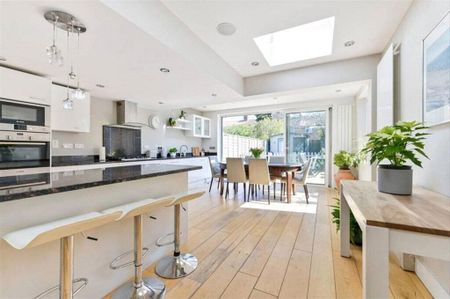 3 bedroom semi-detached house to rent - Photo 5