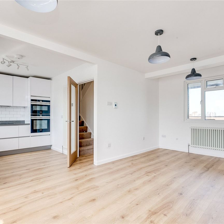 Pavilion Chambers, London, SW11, London - Photo 1