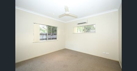 Large Three Bedroom Home with Side Access - Close to Trinity Anglican School - Photo 2
