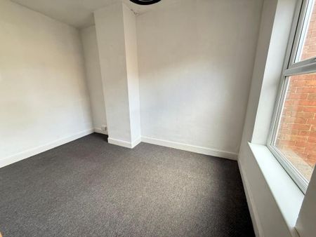 2 bedroom end of terrace house to rent - Photo 3