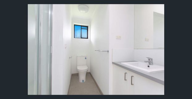 Spacious Two Bedroom Unit! - Photo 1