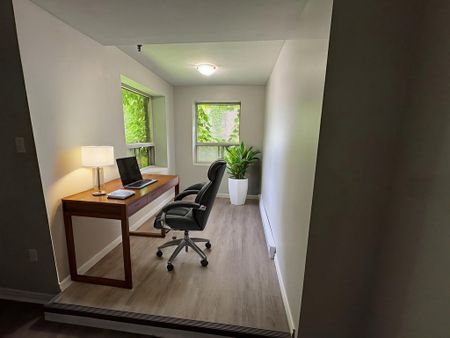 Bachelor Apartment - Photo 3