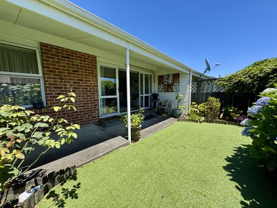 Three bedroom, peaceful, quiet sanctury. - Photo 1