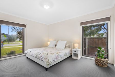 The Ultimate Family Home - Five Bedroom - Three Living - Photo 5