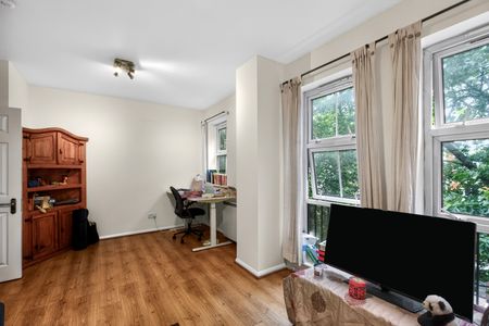 Bridge View Court, 19 Grange Road, London, SE1 3BT - Photo 2