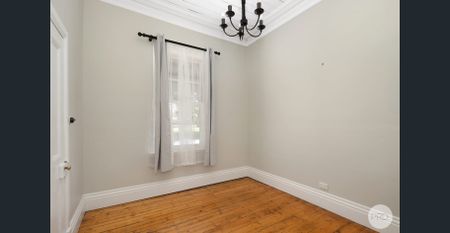 RENOVATED COTTAGE CLOSE TO CBD - Photo 5