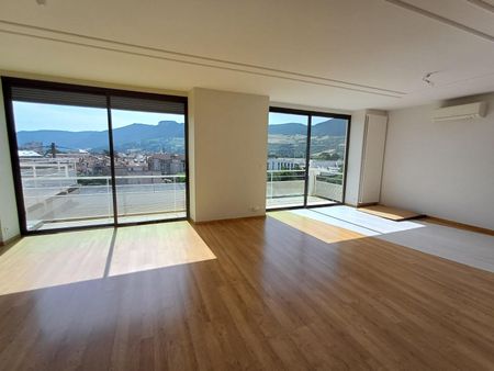 Location Appartement 4 pièces 113m² MILLAU 12100 - Photo 3