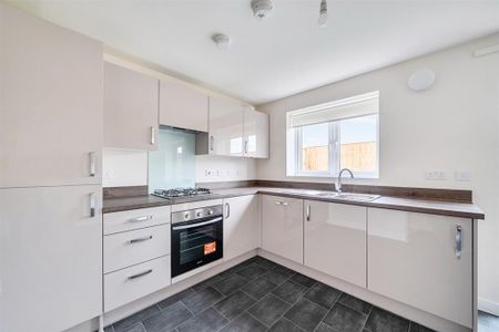 2 bedroom semi-detached house to rent - Photo 5