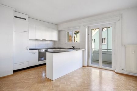 Living in a central location in Burgdorf - Photo 3