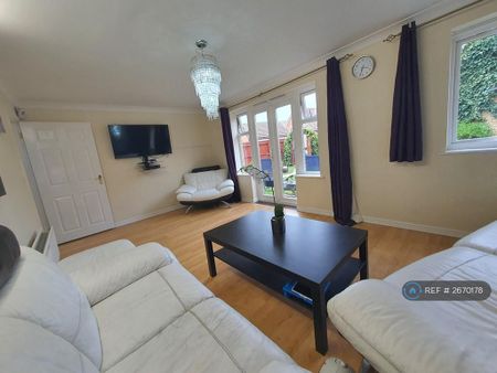 3 bedroom terraced house to rent - Photo 4
