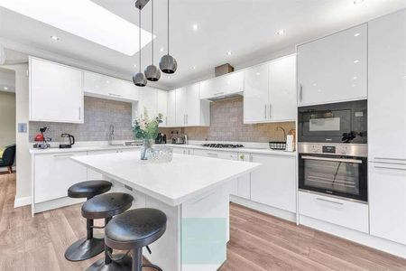 Windermere Avenue, Hornchurch, RM12 - Photo 4