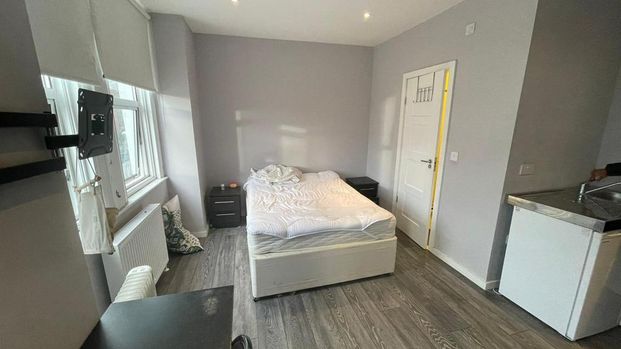 Studio to rent - Photo 1