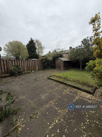 2 bedroom end of terrace house to rent - Photo 3