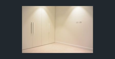 Modern 2-Bed Apartment in Prime South Melbourne Location - Photo 2