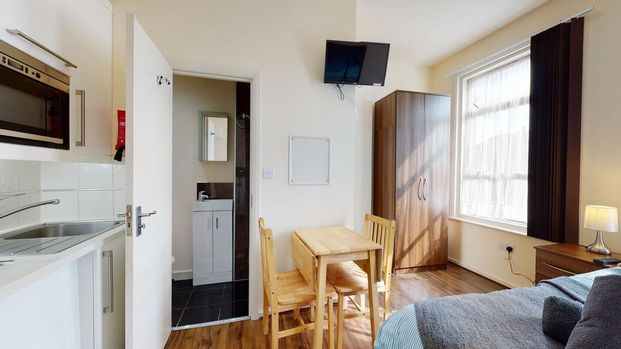 Studio to rent - Photo 1