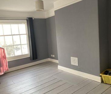 2 bedroom maisonette to rent - Photo 2