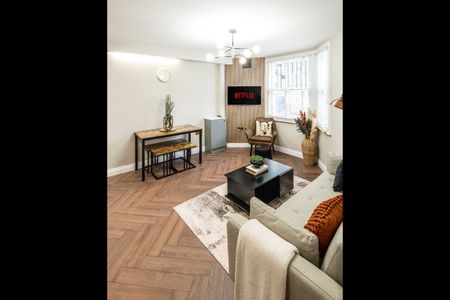 2 Bed Flat, Halford Road, SW6 - Photo 2