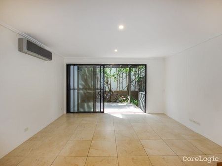 Discover Your Dream Home: Luxurious Two-Level Terrace in City Village, Robina! - Photo 3