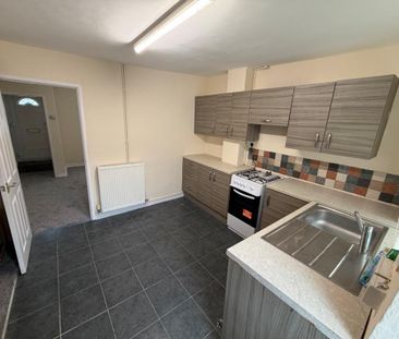 2 bedroom terraced house to rent - Photo 4