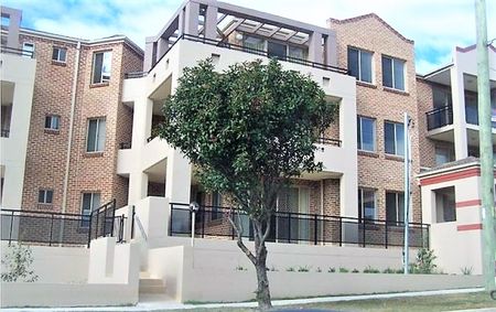 Spacious two-bedroom apartment conveniently located near Wentworthville Train Station - Photo 3