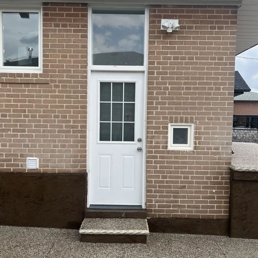 Detached Home For Lease | W9254233 - Photo 1