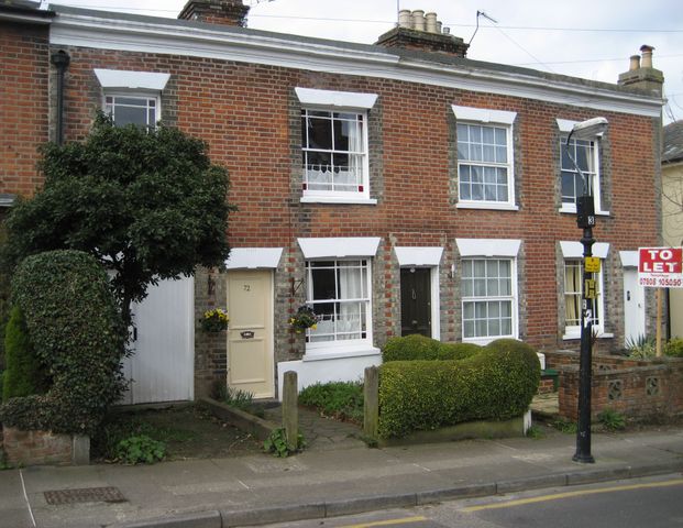 2 Bed Character Cottage To Let In Castle Park, Colchester - Photo 1