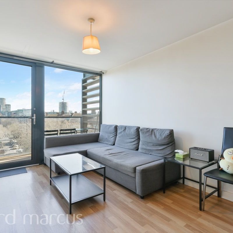 Bloemfontein Road, LONDON - Photo 1