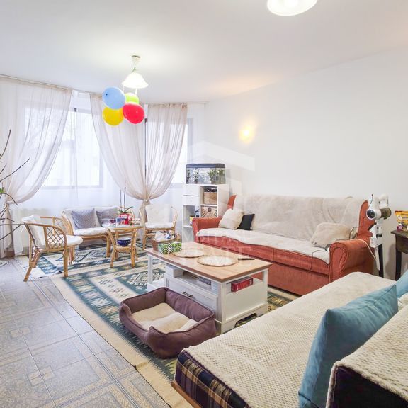 Casă 11 camere cu livadă | Dragomirești-Deal | De Închiriat - Photo 1