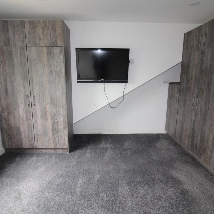 5 bedroom semi-detached bungalow to rent - Photo 1