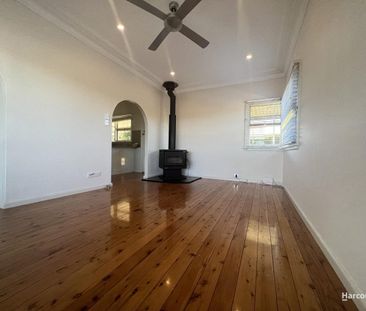 Stunning Family Home - Photo 1