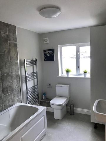 4 bedroom end of terrace house to rent - Photo 4