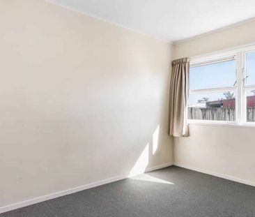 Perfect Location! - Photo 4