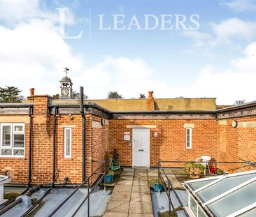 studio to rent High Street, Reigate, RH2 - Photo 5